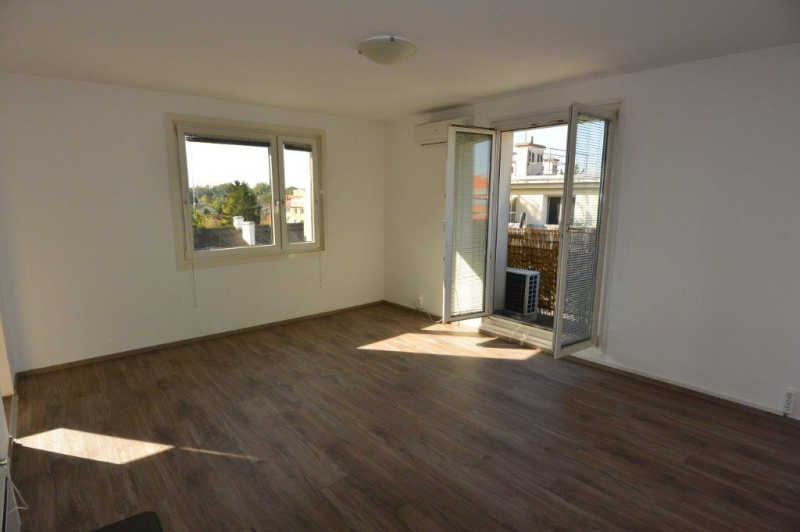 Zentral gelegenes, helles und ruhiges 1 Zimmerapartment ca. 45 m² in Fischamend!